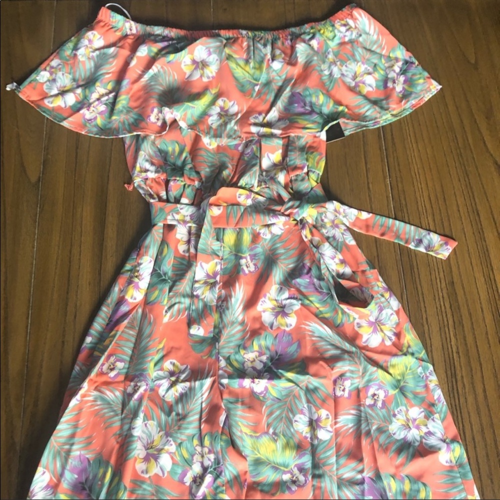 SALE! Lulus tropical floral off shoulder jumpsuit - Picture 5 of 7